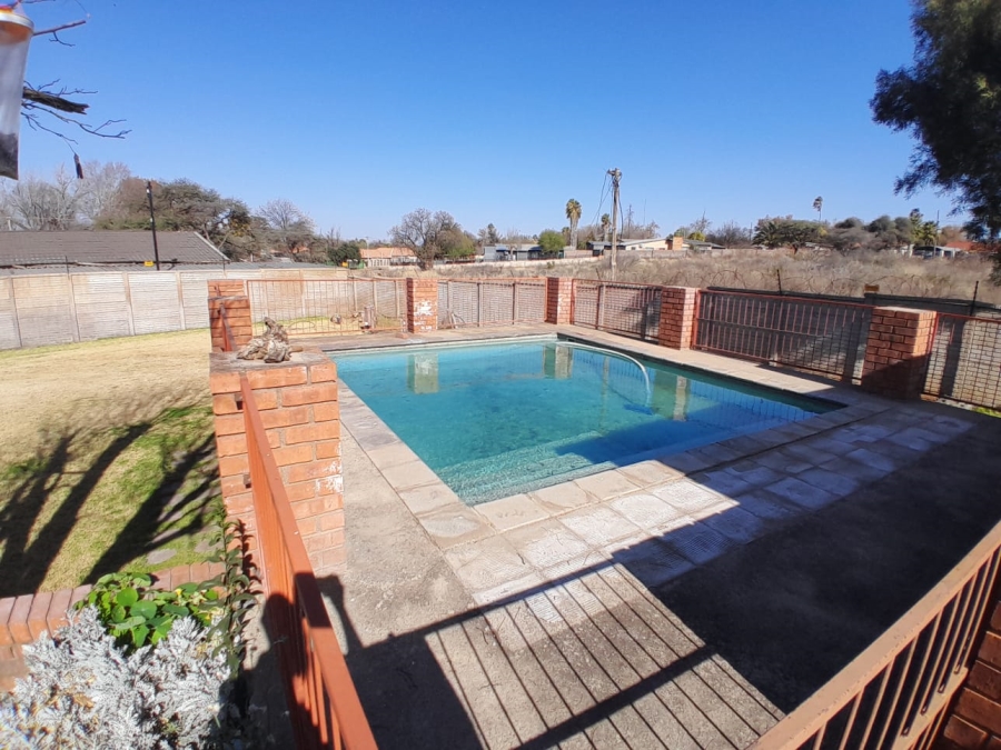 To Let 4 Bedroom Property for Rent in Kuruman Northern Cape